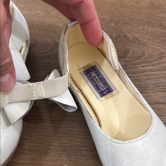 L'Amour White Bow Dress Shoes for Kids - Picture 6 of 6